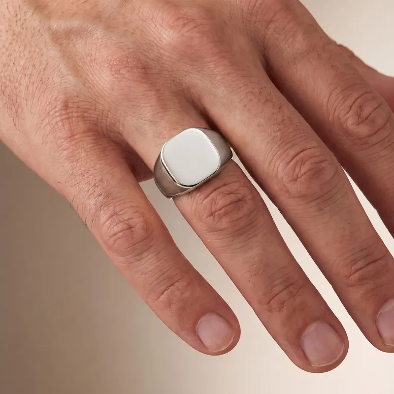 Rounded Square Signet Ring (Hollow)