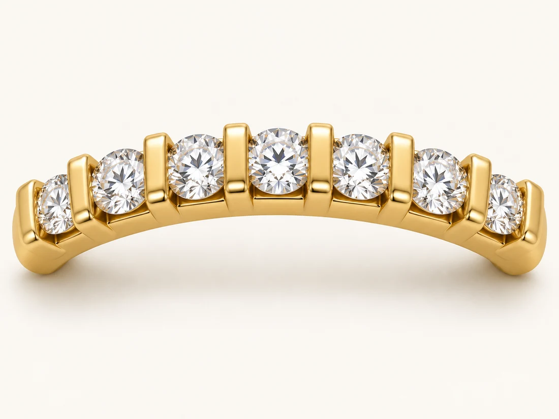 Illustration of round diamonds retained between transverse gold bars.
