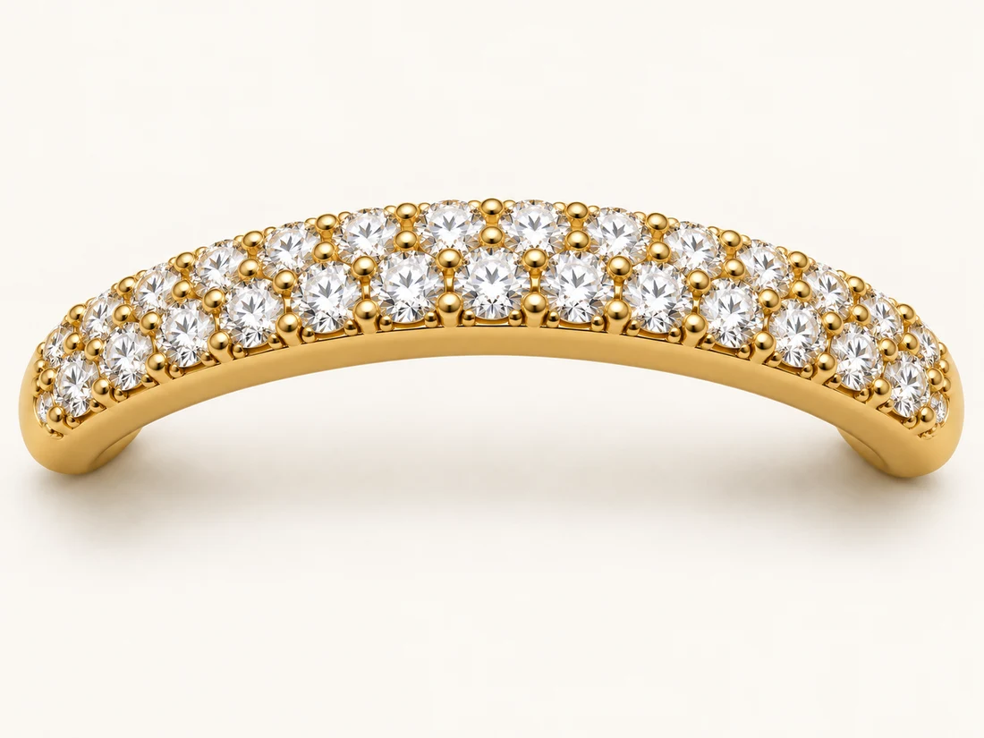 Illustration of three closely set rows of small diamonds secured by tiny gold beads.