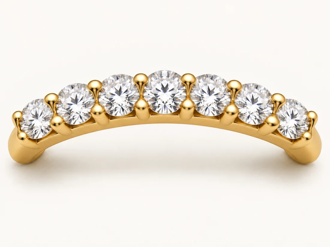 Illustration of neighbouring round diamonds sharing gold retaining claws.